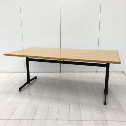 【定価約11万円】【ゆとりのあるワークスペース！4～6人用にオススメ！】 ■ワークテーブル　角テーブル　会議テーブル　■W1800×D900×H700mm　■天板：木目ナチュラル/T字脚：ブラック　※天板キズ有