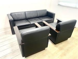 【定価約15万円】【厚感のあるおしゃれな応接ソファ！】■コクヨ/アナベル　■1人用、3人用ソファセット　■ブラック