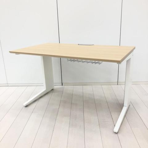 【スタイリッシュなデザインと機能性を兼ね備えたシンプルデスク！】■オカムラ(okamura)製　プロユニットシリーズ　平机　引き出し無し　Ｌ字脚　W1200×D700㎜　■天板:木目ナチュラル / L字脚:ホワイト