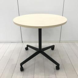 【カフェ風丸テーブル入荷！リフレッシュスペースなどにおすすめ！】■コクヨ(KOKUYO)製　ジュート(JUTO)シリーズ　丸テーブル　W750×H720㎜　キャスター付き　■天板：ナチュラル/脚：ブラック【2608】【A01080431】