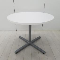 【カフェ風丸テーブル入荷！リフレッシュスペースなどにおすすめ！】■オカムラ（okamura）製　8177シリーズ　丸テーブル　W900×H720㎜　■天板：ホワイト/脚：シルバー【2608】【A01089440】