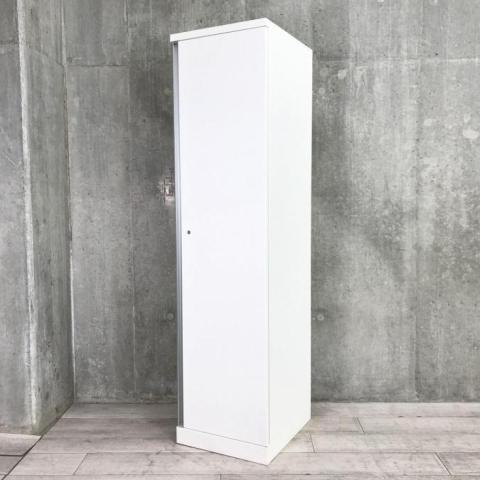 【コートやジャケットも収納可能な更衣ロッカー!掃除用具入れにもおすすめ!】■オカムラ(okamura)製 SWシリーズ 1人用更衣ロッカー W450×D515㎜×H1790mm ■シリンダー錠 ■ホワイト ※鏡無しの為特価価格