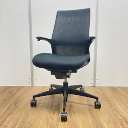 【大量入荷！】コクヨ製　M4シリーズ　ブラックカラー　背面日焼けあり　肘付きハイバックチェア！！