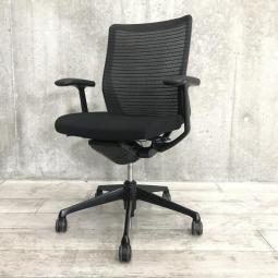 【どんな空間にも調和するデザインと最上級の操作性！人気のメッシュチェア！】■オカムラ(okamura)製　コーラル(Choral)チェア　肘付　ハイバック　メッシュ背面　■固定肘　■ブラック