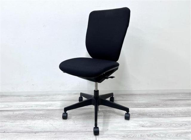 【定価9万円】【ミドルクラスの定番チェア！一人ひとりにマッチする座り心地】■イトーキ(ITOKI)/プラオ（PRAO）　■肘無しハイバックチェア　■ランバーサポート　■ブラック