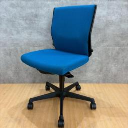 【長時間のデスクワークもおすすめ！オカムラ製の人気チェアが入荷！】■オカムラ（okamura）製　エスクード（ESCUDO）チェア　　■ランバーサポート付　■ターコイズブルー