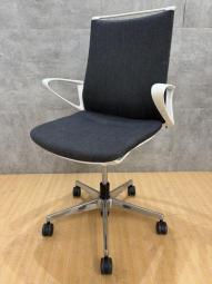 オカムラ製のオフィスチェア(事務椅子)【モードチェア】が入荷いたしました！　＊「オフィスバスターズ福岡南店」は、福岡を拠点として、全国へ中古オフィス用品・オフィス家具を提供しております。
