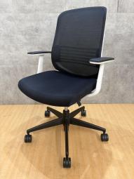 コクヨ製のオフィスチェア(事務椅子)【シロッコ/固定付き】が入荷いたしました！ 　＊良品を格安で！「オフィスバスターズ福岡南店」は、福岡を拠点として、全国へ中古オフィス用品・オフィス家具を提供しております。