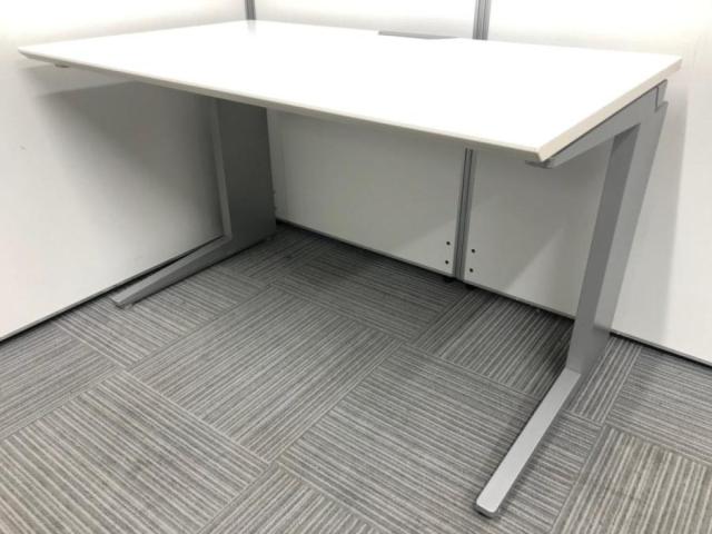 【在庫入替セール品！】広々サイズW1400！オカムラ製の広々したデスクが入荷いたしました！
■オカムラ/プロユニット（ProUnit Desk）/ホワイト　■オフィスデスク　■幅1400㎜　■事務用品