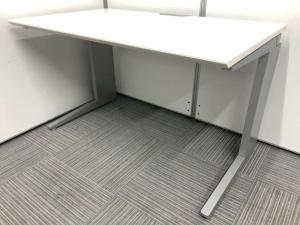 【在庫入替セール品！】広々サイズW1400！オカムラ製の広々したデスクが入荷いたしました！
■オカムラ/プロユニット（ProUnit Desk）/ホワイト　■オフィスデスク　■幅1400㎜　■事務用品
