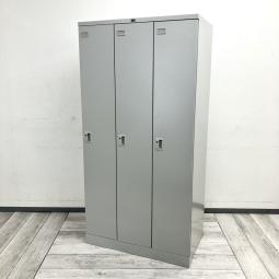 【法人様限定！来店予約で中古商品8％OFF！9月末まで　岐阜店】
【3人分の個人収納をしっかり確保！使いやすい定番更衣ロッカー！】

■ウチダ製　システムロッカー NF型　3人用更衣ロッカー　W900×D515×H1790mm　ホワイト
■オフィス・更衣室・店舗・工場・バックヤードにおすすめ！
■3人分の衣類やバッグ、私物をそれぞれ分けて収納でき、従業員用ロッカーとして幅広く活躍します！【UCHIDA NF】