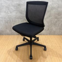 オカムラ製のオフィスチェア(事務椅子)/肘無しローバック/エスクードシリーズ】が入荷いたしました！　＊良品を格安で！「オフィスバスターズ福岡南店」は、福岡を拠点として、全国へ中古オフィス用品・オフィス家具を提供しております。