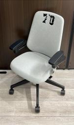 【クレジット決済優先】【在庫セール品・1脚限定】（T8）■イトーキ/ノート（note）　肘付ハイバック　ゴジラ-1.0 特別モデル　■ライトグレー　■可動肘　■GODZILLA THE ARTタグ付　※ロットNOの記載ございません。