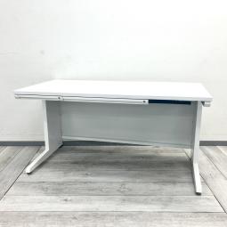 【法人様限定！来店予約で中古商品8％OFF！9月末まで　岐阜店】
【広々W1400サイズ！引き出し＆鍵付きで使いやすい人気デスク！】

■オカムラ製　アドバンスシリーズ　平机　引き出し・鍵付き　W1400×D700×H720mm　ホワイト
■オフィスの新設・増員・レイアウト変更におすすめ！
■ゆとりのあるW1400天板で快適な作業スペースを確保。鍵付き引き出しを備え、書類や小物の収納にも便利です！【okamura ADVANCE】