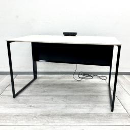 【法人様限定！来店予約で中古商品8％OFF！9月末まで　岐阜店】
【ナチュラル天板がおしゃれ！配線機能も充実したスタイリッシュデスク！】

■オカムラ製　ソリストシリーズ　平机　配線タップ付き　W1200×D700×H720mm　ナチュラル
■オフィス・フリーアドレス・テレワークスペースにもおすすめ！
■すっきりとしたデザインとナチュラル天板が魅力。配線タップ付きでPCや周辺機器の配線もスマートにまとめられます！【okamura SOLIST】