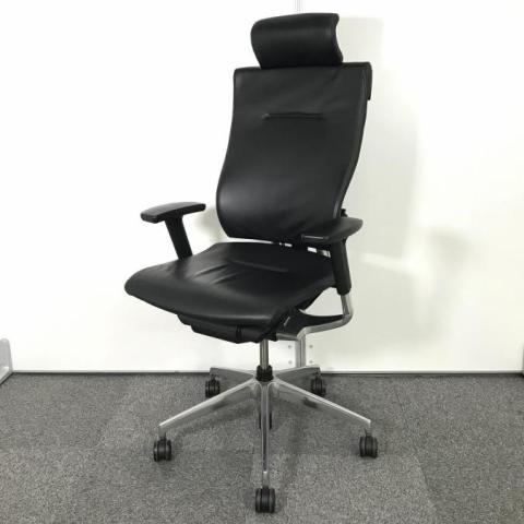 【入荷予定品】【上質を求める本格派にオススメ！　最先端の人間工学から生まれた座り心地！大きな背もたれでリラックス！】■イトーキ(ITOKI)製　スピーナチェア　肘付ハイバック　背面・座面レザータイプ　■ブラック　■可動肘　■ヘッドレスト付き