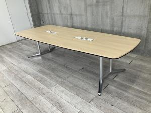 【スタイリッシュで上質なデザイン！エグゼクティブ空間にもフィット！】■オカムラ（okamura）製　ラティオ（RATIO）シリーズ　会議用テーブル　ミーティングテーブル　W3000×D1200×H720mm　■配線口　■2枚天板　■木目ナチュラル/611044 オフィスバスターズ　水戸サテライト　大子町　北茨城市　高萩市　日立市　常陸太田市　常陸大宮市　那珂市　東海村　ひたちなか市　城里町 水戸市　笠間市　茨城町　大洗町　小美玉市