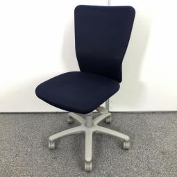 【オフィスの王道チェア！分厚いクッションとシンプルで使いやすい操作性！】■オカムラ(okamura)製　カロッツァ(Carrozza)チェア　肘無　ハイバック　■ダークブルー×グレーシェル　【弊社使用欄：A01092807】