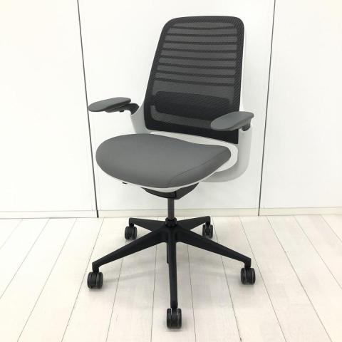 【中古】シリーズ1 チェア  Steelcase（スチールケース） 肘付ハイバックチェア