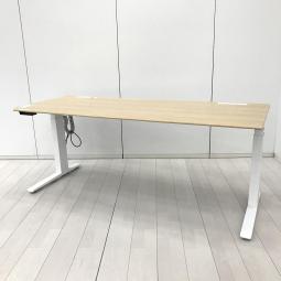 【電動で高さ調整可能・立ち姿勢を取り入れた新しいワークスタイルへ！】■オカムラ(okamura)製　スイフト(Swift)シリーズ　電動昇降デスク　昇降テーブル　平机　W1750×D670×H650～1250㎜　■配線口付　■天板：木目ナチュラル・脚：ホワイト【CU】【関東倉庫在庫品】【弊社使用欄：A01076094】