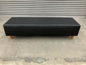 三人掛けソファ(背なし)が1台入荷致しました！！　
 ※マテハン本舗の中古商品は、千葉県柏市に在庫がございます。