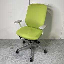 【在庫セール品：2脚限定】（T8）■オカムラ(okamura)製　シルフィー(Sylphy)チェア　肘付ハイバック　クッションタイプ　■グリーン×ホワイトシェル　■固定肘　■ハンガー付【前傾チルト機能付き！　オカムラ製品で最も人気を集める高機能メッシュチェア！】