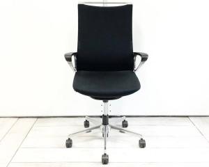 【モダンな空間を演出！グッドデザイン賞を受賞した逸品！ 】■オカムラ製　モードチェア　ダークグレー　デザインアーム付　■インナーメッシュ構造による優しく包み込む座り心地！ 【okamura　mode】★A01085772
