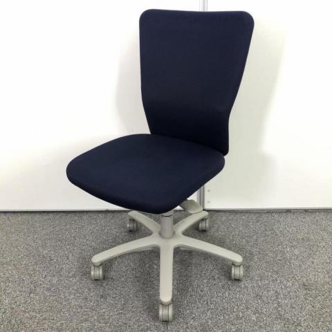 【オフィスの王道チェア！分厚いクッションとシンプルで使いやすい操作性！】■オカムラ(okamura)製　カロッツァ(Carrozza)チェア　肘無　ハイバック　■ダークブルー×グレーシェル　【弊社使用欄：A01092807】
