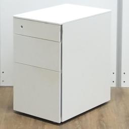 オカムラ製　プロユニット　ホワイト　W390xD580xH650サイズ　シリンダー錠　正面に取っ手が無いフラットなデザイン！　キャスター付でレイアウト変更がスムーズ！　サイド把手ワゴン　フリアド用ワゴン　3段ワゴン！！(T8)