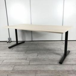 オカムラ製・【ライブスシリーズ　ミーティングテーブル】状態良好品が入荷！！W1800仕様の4人での使用にオススメです！シンプルなデザインで雰囲気を問わずお使いやすい仕様です。