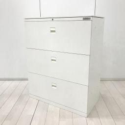 【在庫入替セール品!(本在庫限定価格)】【ファイル収納にオススメ!引出し型キャビネット!】■オカムラ(okamura)製 SAデュオラインシリーズ 3段ラテラル ローキャビネット W900×D450㎜ ■ホワイト色:天板付 ■シリンダー錠 ■ホワイト【弊社使用欄:A01072253】