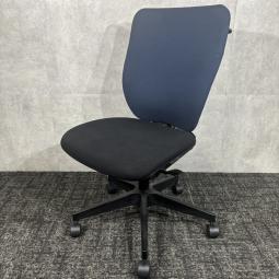 【中古】イトーキ プラオ KE-238GSHT1T1B2/ハイバック・ハンガー付きで快適なデスクワークをサポートするネイビーブルーの高機能オフィスチェア/福岡で中古オフィス家具をお探しならオフィスバスターズ福岡博多店へお気軽にお問い合わせください！