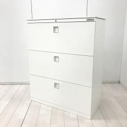 【在庫入替セール品!(本在庫限定価格)】【ファイル収納にオススメ!引出し型キャビネット!】■オカムラ(okamura)製 レクトラインシリーズ 3段ラテラル ローキャビネット W900×D400㎜ ■ホワイト色:天板付 ■シリンダー錠 ■ホワイト【弊社使用欄:A01071841】