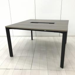 【在庫入替セール品！（本在庫限定価格）】【いま流行りのオシャレな木目デザイン！】■ウチダ（UCHIDA）コモンズ（COMMONS）シリーズ　ミーティングテーブル　ワークテーブル　W1200mm　配線カバー・配線受けなし　■天板：グラディスエルムモカ　4本脚：ブラック　【弊社使用欄：A01073778】【HU】