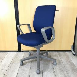 【西】【体にフィットするダブルクッション構造！快適さと集中力をキープ！】■コクヨ（KOKUYO）製　セディスタチェア（SEDISTA）　肘付　ハイバック　■サークル肘　ハンガー付　■モデレートブルー×グレーシェル