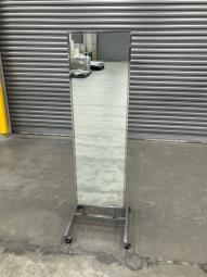 姿見(キャスター付)が1台入荷致しました！！②　 ※マテハン本舗の中古商品は、千葉県柏市に在庫がございます。