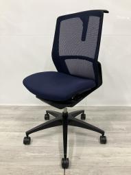 【在庫入れ替え】【現行モデル】【デザインと機能性を追求したオカムラの技術の結晶！自然な姿勢で作業・リラックス可能！】　■肘無ハイバック　■背メッシュ・座面クッション　　■ブラック※愛知※名古屋※豊田※三重