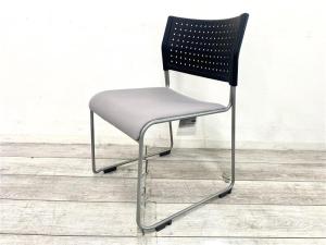 【定価約5万円】【上質な座り心地で安定感抜群な大人気なチェアが入荷いたしました！】 ■チトセ　■ミーティングチェア　■背面ブラック