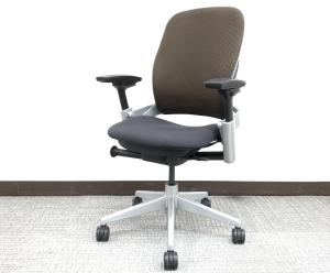 希少色/コスパ〇/高級　スチールケース(Steelcase)製　リープV2チェア　肘付ハイバック　クッションタイプ　■可動肘(ラバー肘)　■ブラック
