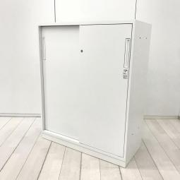 【在庫入替セール】2枚引き戸書庫　コクヨ　エディア　鍵付き（シリンダー錠）　天板付き　珍しいD400サイズ　清潔感のあるホワイトキャビネット【愛知・名古屋・豊田・静岡・浜松】
