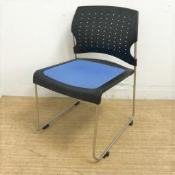 【8月26日入荷予定】コクヨ　プレド　スタッキングチェア　座：布張り（ブルー）　背：樹脂ブラック　収納効率バツグンです【愛知・名古屋・豊田・静岡・浜松】