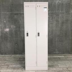 【コンパクトサイズの2人用ロッカー！しっかり収納＆シリンダー錠でセキュリティ面も安心！】■コクヨ(KOKUYO)製　LKロッカーシリーズ　2人用更衣ロッカー　縦型ロッカー　W605×D515㎜　■シリンダー錠　■ニューグレー【2608】【A01092112】