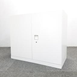 【人気のコンパクトサイズ！】窓下スペースにも設置できる！
■オカムラ/レクトライン/ホワイト　観音開き書庫