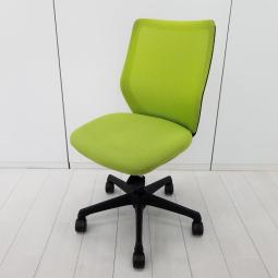 【やわらかな座り心地を実現するメッシュチェア！腰への負担を減らすS字形状！】■オカムラ（okamura）製　CG-Mチェア　肘無し　ローバック　背面メッシュ　■ライムグリーン×ブラックシェル【2608】【A01089125】