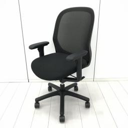 【多機能なコンパクトメッシュチェア！長時間のデスクワークも快適サポート！】■プラス（PLUS）　フィータ（Fita）チェア　肘付ハイバック　■背面メッシュ　■可動肘　■ブラック/596978　オフィスバスターズ　水戸サテライト　大子町　北茨城市　高萩市　日立市　常陸太田市　常陸大宮市　那珂市　東海村　ひたちなか市　城里町 水戸市　笠間市　茨城町　大洗町　小美玉市