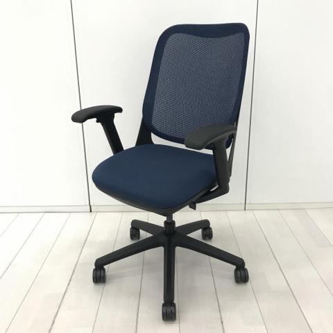 【ロッキングチェアの座り心地を求めたスイングスライド機構搭載!】■ライオン(LION)製 ライド(RIDE)チェア 肘付 ハイバック 背面メッシュ ■可動肘 ■コズミックブルー × ブラックシェル/597994 オフィスバスターズ 水戸サテライト 大子町 北茨城市 高萩市 日立市 常陸太田市 常陸大宮市 那珂市 東海村 ひたちなか市 城里町 水戸市 笠間市 茨城町 大洗町 小美玉市