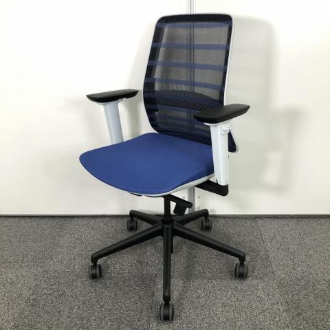【ストライプメッシュがおしゃれなオフィスチェア入荷!オフィスの会議室や応接室にもおすすめ!】■コプラス(KOPLUS)製 トニック(Tonique)チェア 肘付ハイバック 背面メッシュ ■可動肘・ランバーサポート付き ■ブルー×ホワイトシェル/599435 オフィスバスターズ 水戸サテライト 大子町 北茨城市 高萩市 日立市 常陸太田市 常陸大宮市 那珂市 東海村 ひたちなか市 城里町 水戸市 笠間市 茨城町 大洗町 小美玉市