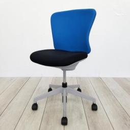 【在庫入替セール品！（本在庫限定価格）】☆スタンダードなデザインで座りやすい！■イナバ（Inaba）　バルチェ（Valche）シリーズ　オフィスチェア　ライトブルー 　■【座る人の体重にあわせて自動で反力調整！】A01076464