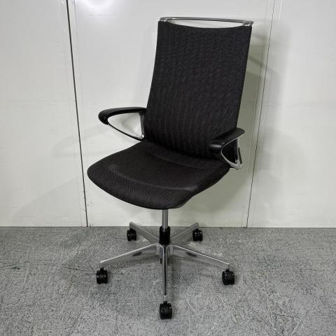 【中古】モード  オカムラ（okamura） 肘付ハイバックチェア