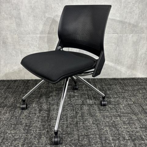 【中古】クリール  オカムラ（okamura） スタッキングチェア